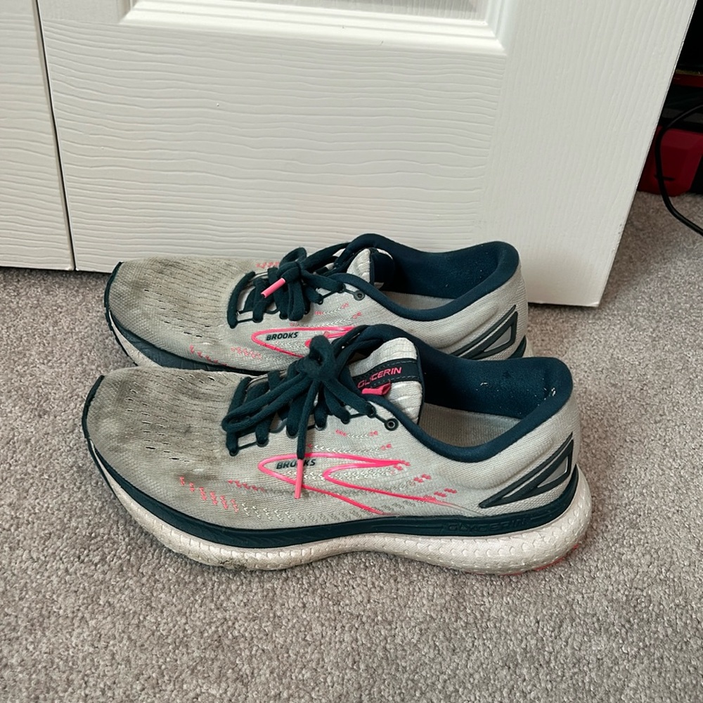 Brooks tennis shoes